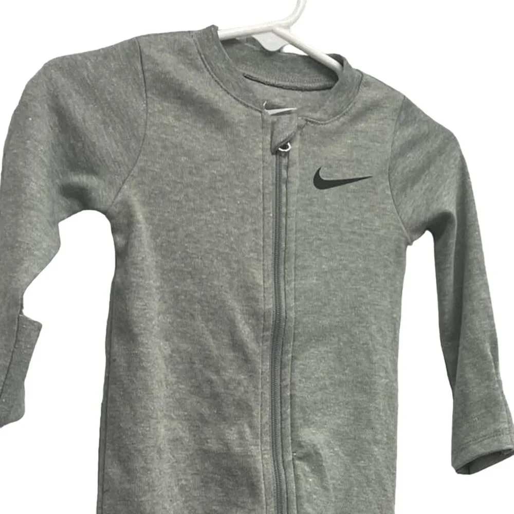 New Nike Baby Infant Newborn Zip Up Gray One Piece Long Sleeve Sleeper Bodysuit